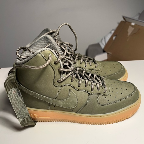 Air Force 1 High WB GS
\'Medium Olive\'